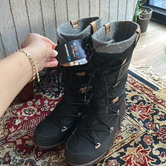 Moon Boot Monaco Waterproof Felt Insulated Boot - Picture 1 of 14
